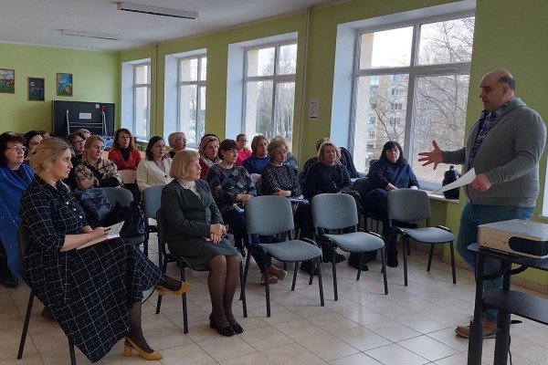 Mokykloje lankėsi psichologas Evaldas Karmaza