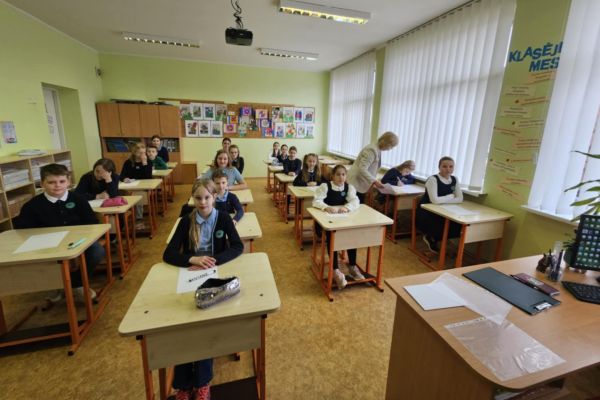 DALYVAUTA RAJONINIAME RAŠTINGIAUSIO MOKSLEIVIO KONKURSE