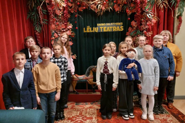 IŠVYKA Į KAUNO VALSTYBINĮ LĖLIŲ TEATRĄ