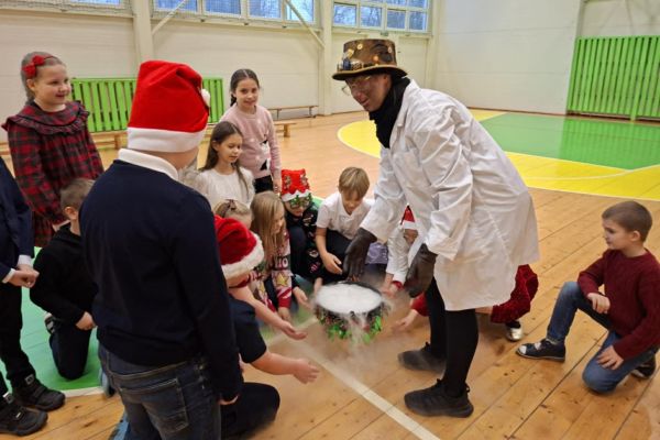 MOKSLAS, ŽAIDIMAI IR ŠVENTINĖ NUOTAIKA