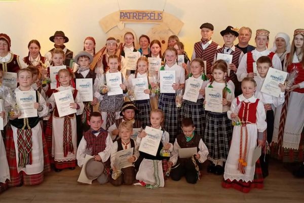 DALYVAUTA VAIKŲ IR JAUNIMO FOLKLORO ŠVENTĖJE „PATREPSĖLIS“