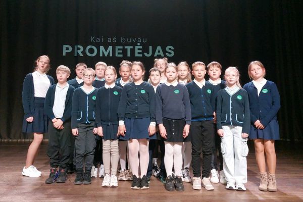 MOKINIAI ŽIŪRĖJO SPEKTAKLĮ „KAI AŠ  BUVAU PROMETĖJAS“