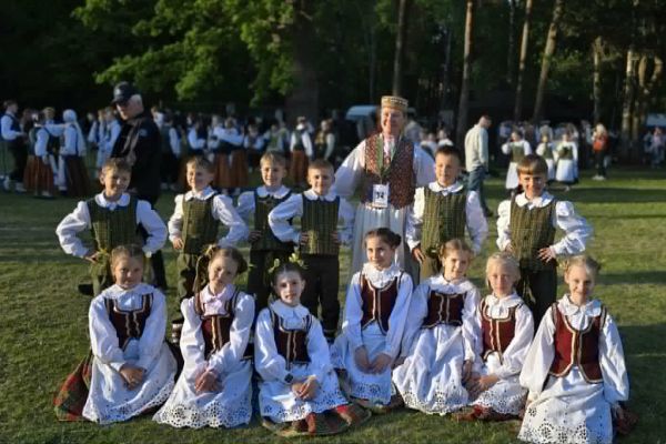 LIAUDIES ŠOKIŲ KOLEKTYVO „UPELIUKAS“ IŠVYKA Į MAŽEIKIUS